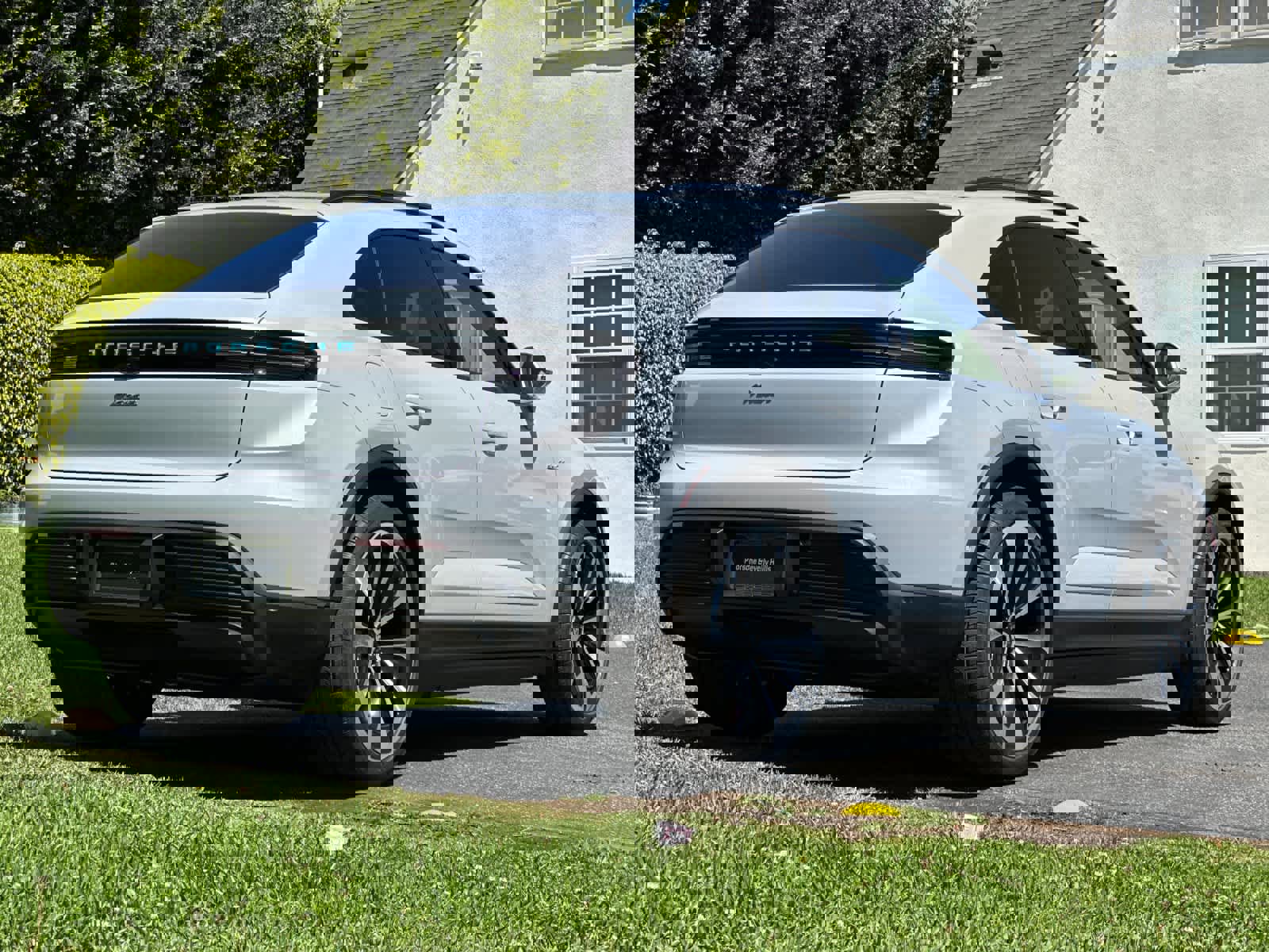 New 2026 Porsche Macan Electric RWD image 8