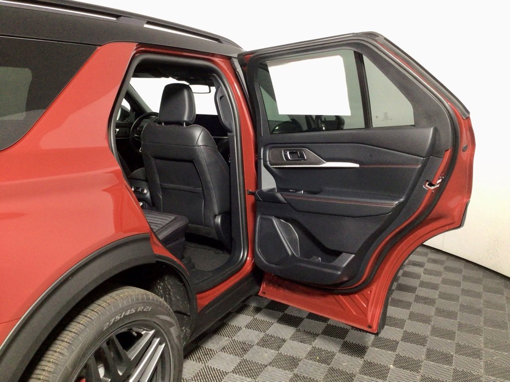 New 2025 Ford Explorer ST-Line w/ Premium Package image 32