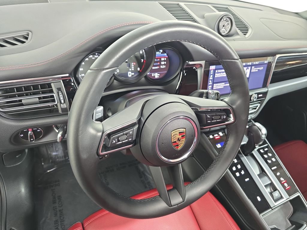 Used 2025 Porsche Macan image 4