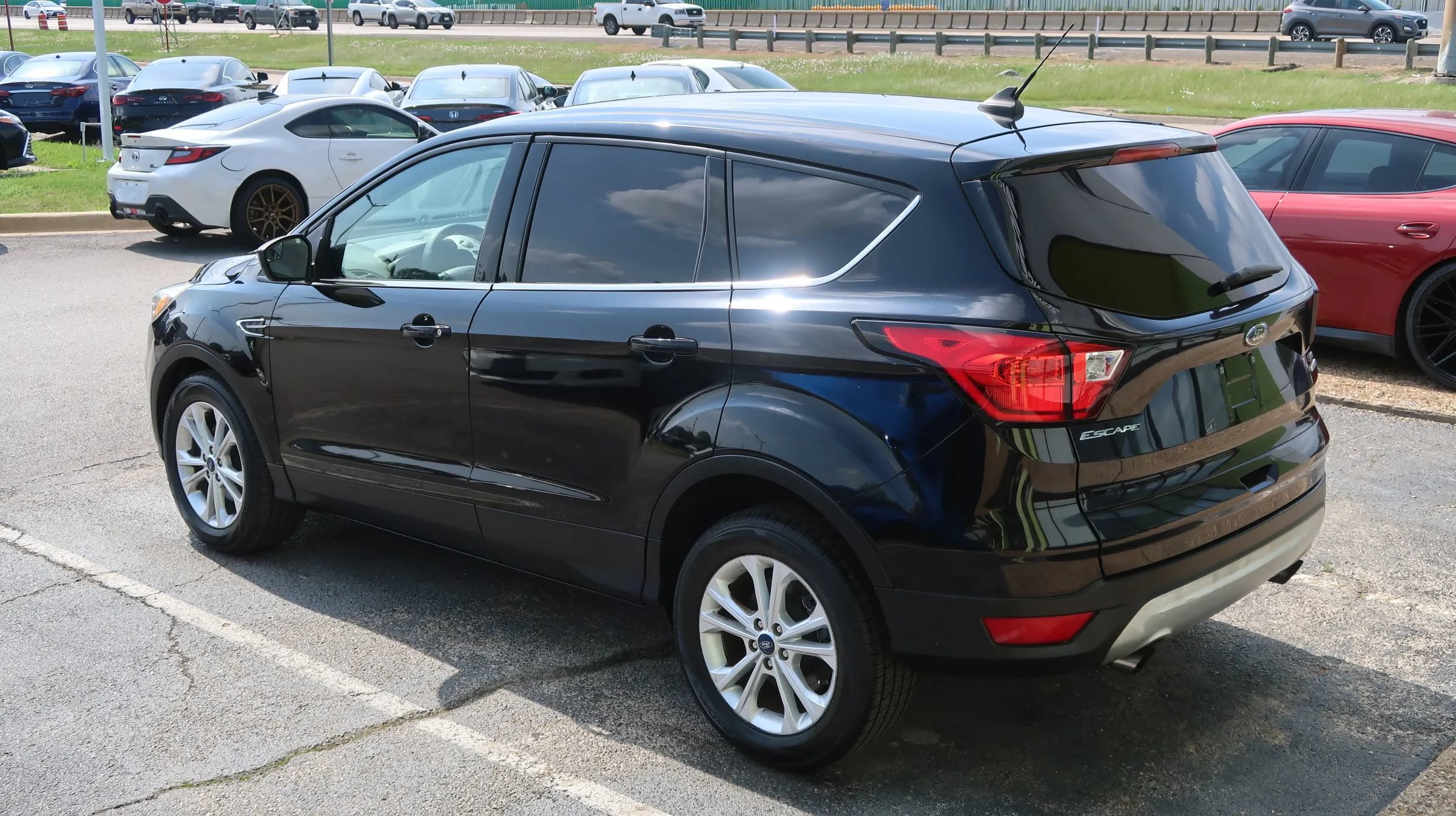 Used 2019 Ford Escape SE FWD image 12