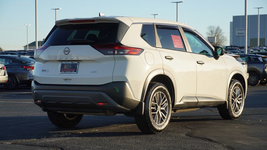Used 2023 Nissan Rogue S image 4