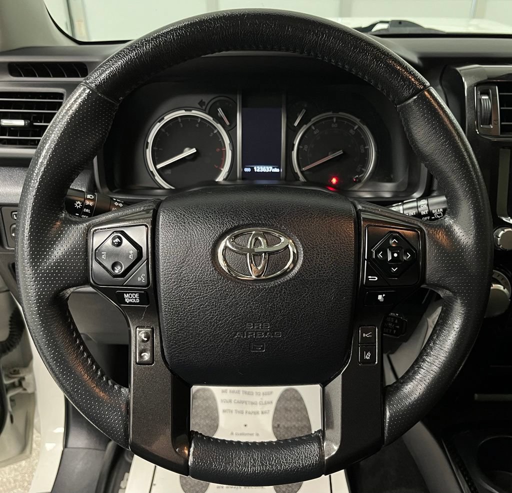 Used 2022 Toyota 4Runner TRD Off-Road Premium AWD/4WD image 27