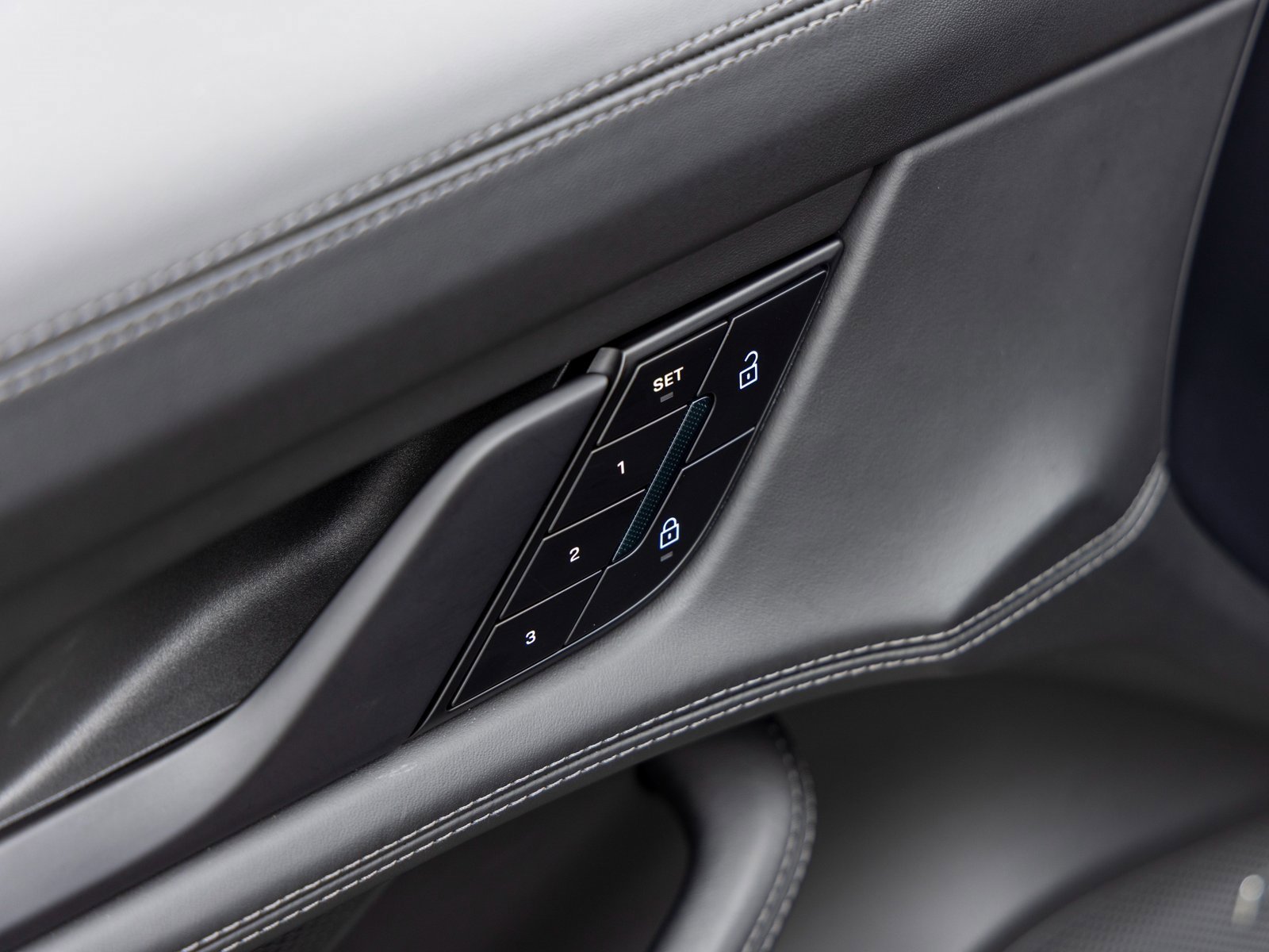 New 2025 Porsche Taycan 4S image 21