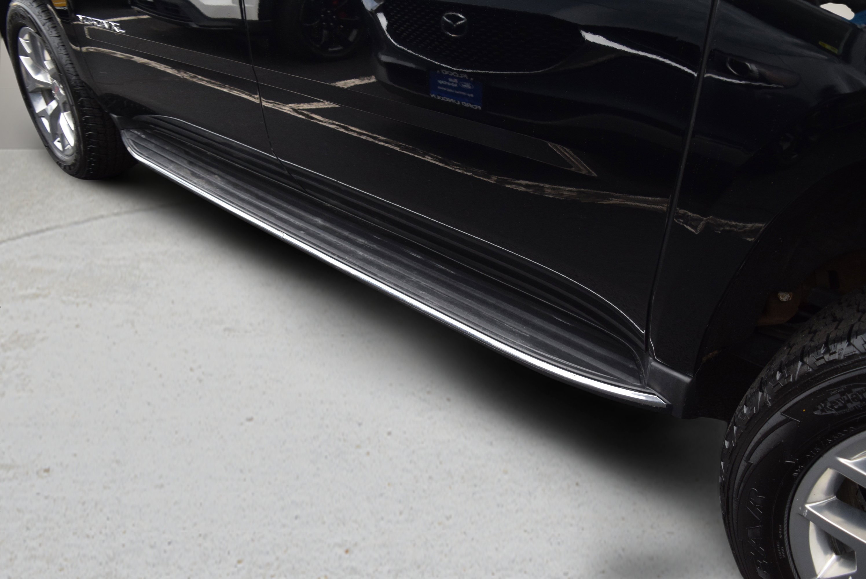 Used 2019 GMC Yukon XL SLE w/ SLE Value Package image 9