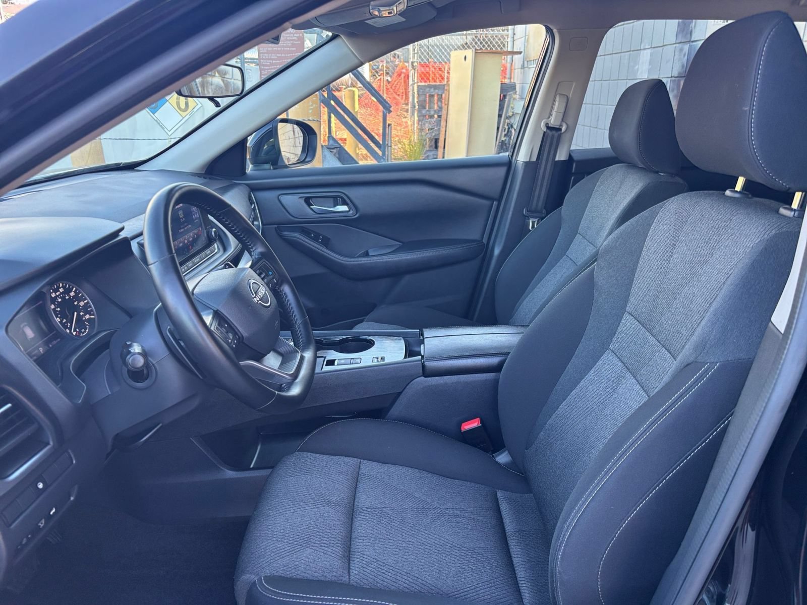 Used 2025 Nissan Rogue SV FWD image 28
