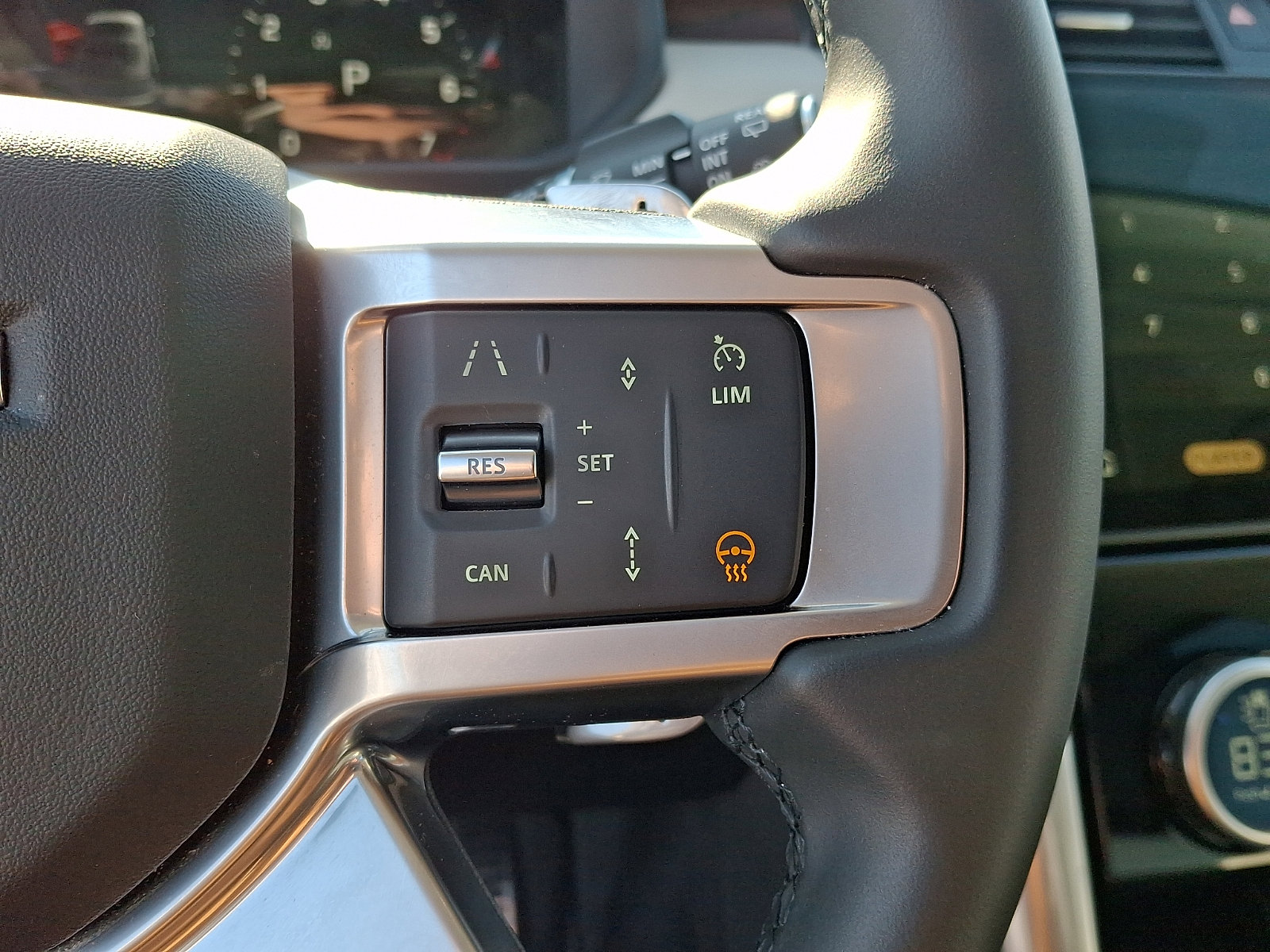 Used 2025 Land Rover Discovery Dynamic SE image 22