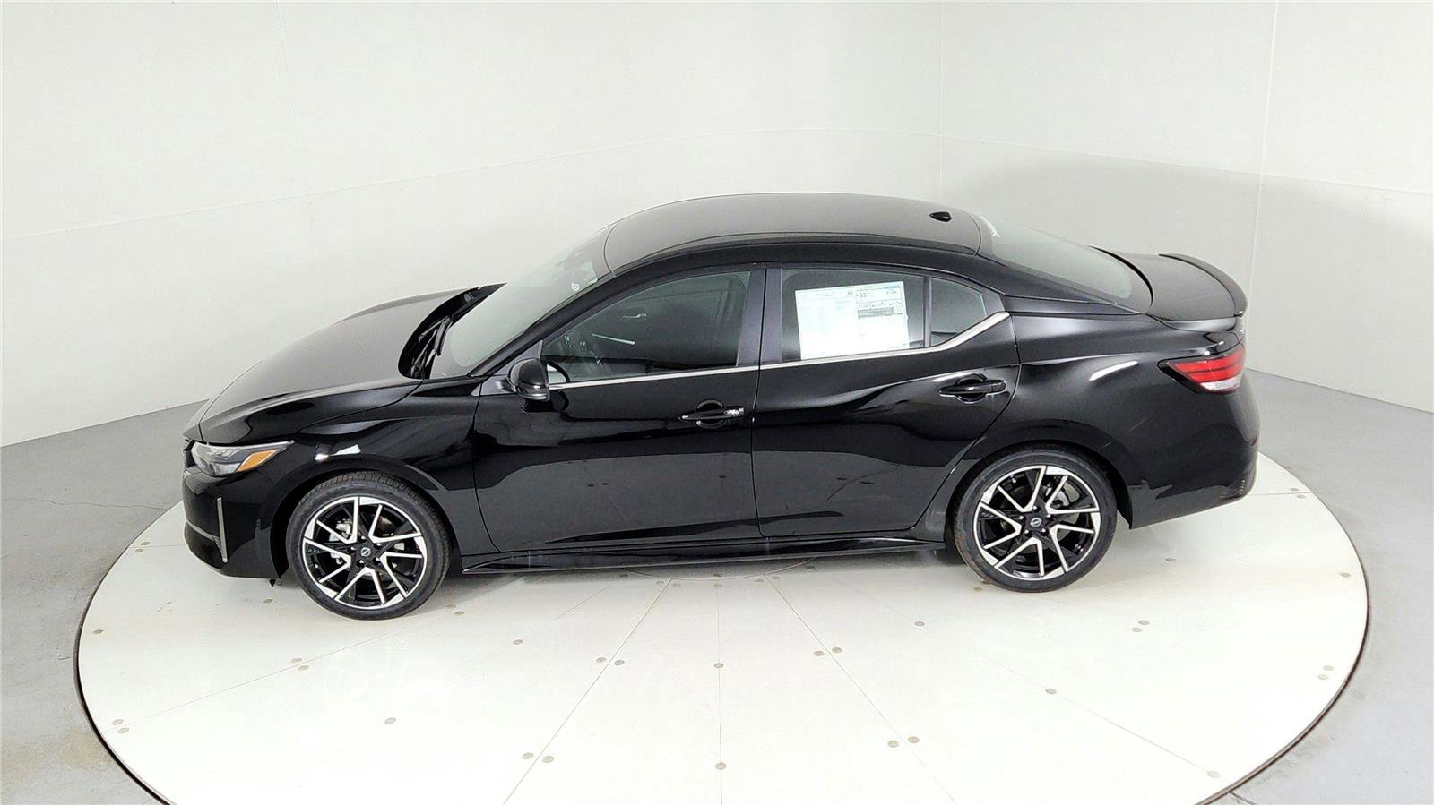 Used 2024 Nissan Sentra SR w/ Trunk Package FWD image 43