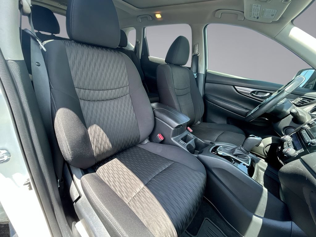 Used 2017 Nissan Rogue SV FWD image 37