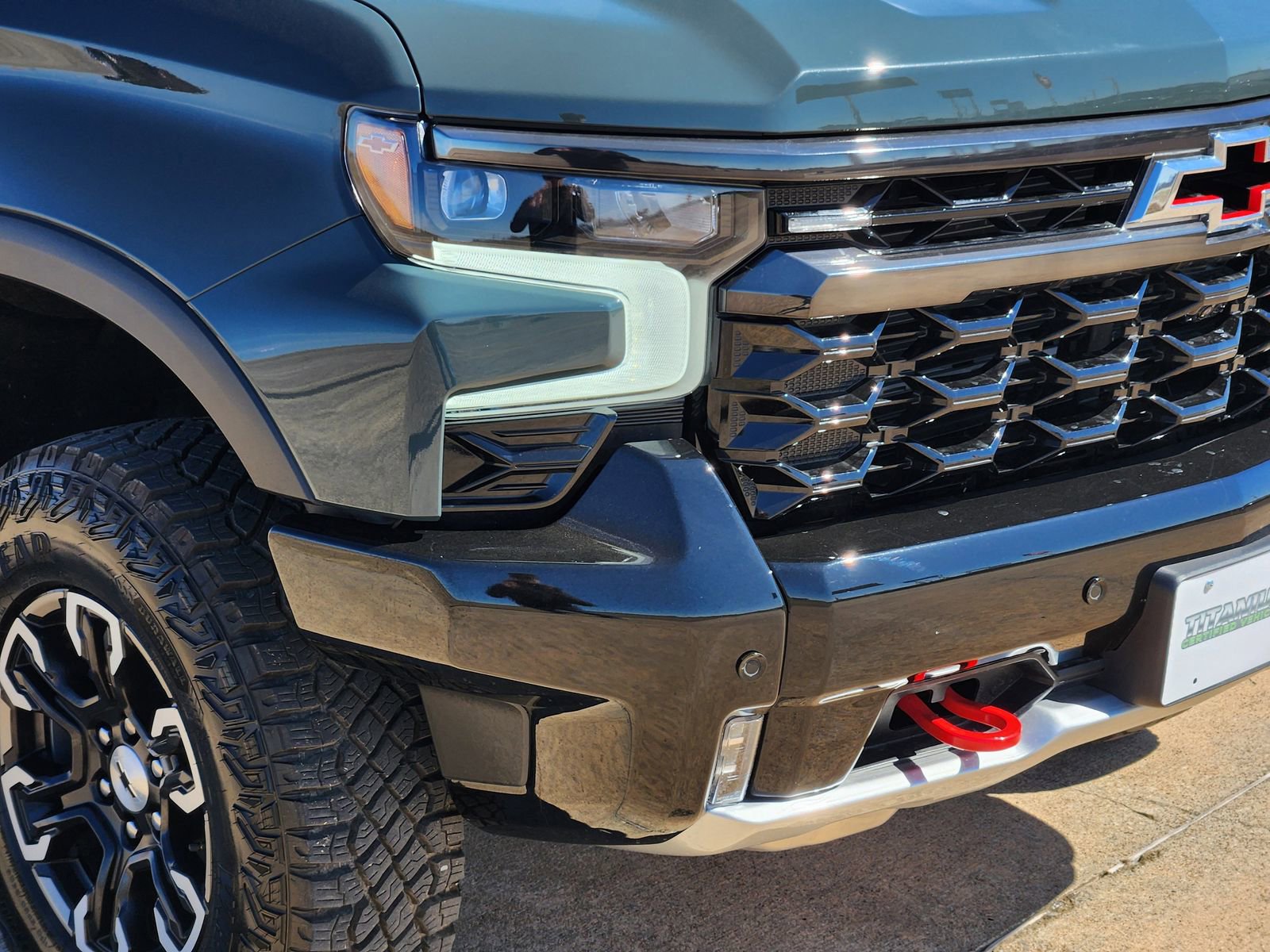 Used 2025 Chevrolet Silverado 1500 ZR2 w/ Technology Package image 11