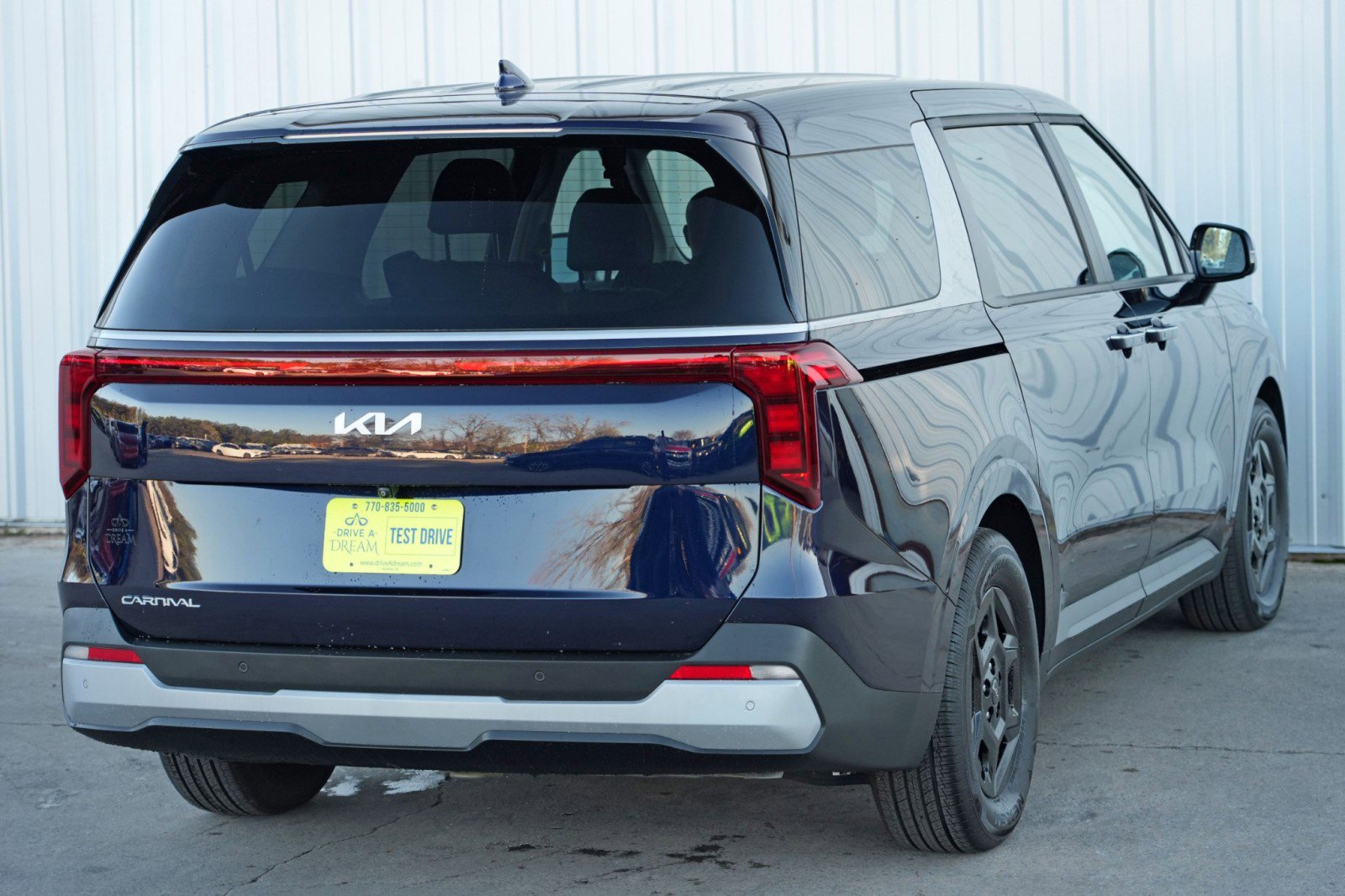 Used 2025 Kia Carnival FWD image 49