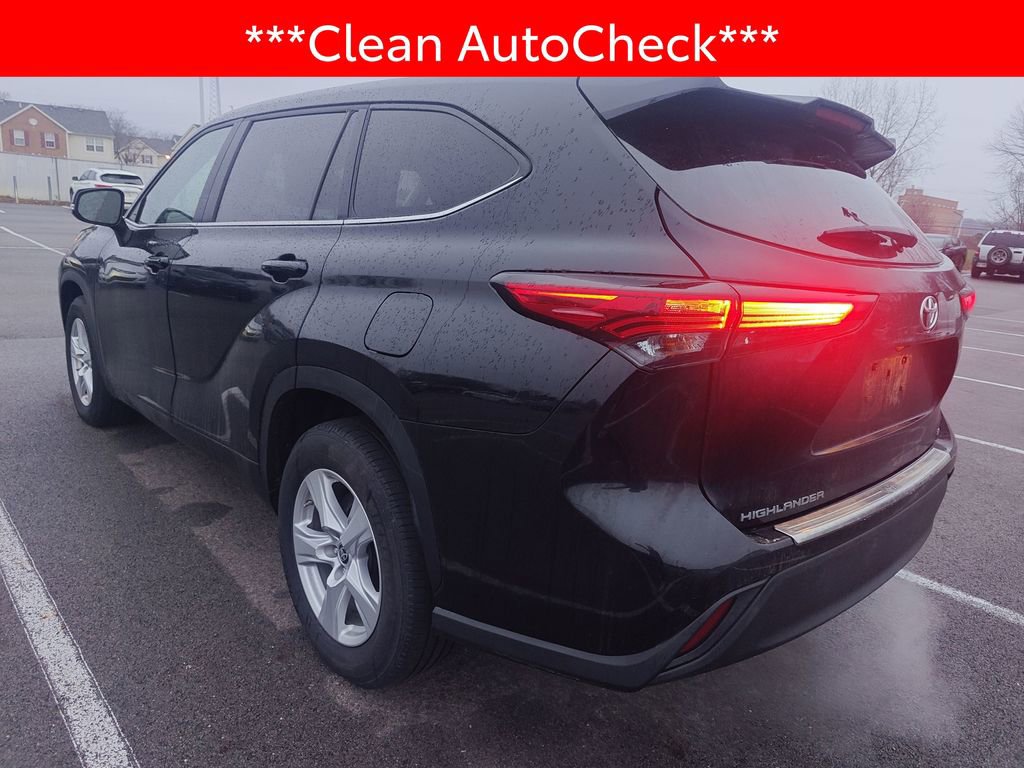 Used 2023 Toyota Highlander XLE image 4