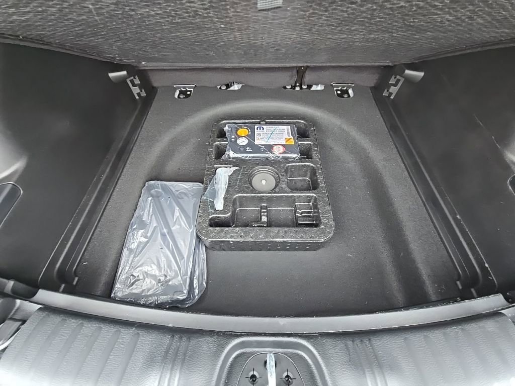 Certified 2025 Jeep Compass Limited w/ Elite Group image 37