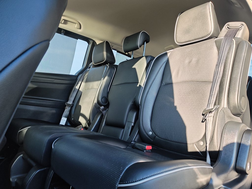 Used 2025 Honda Odyssey Elite image 14