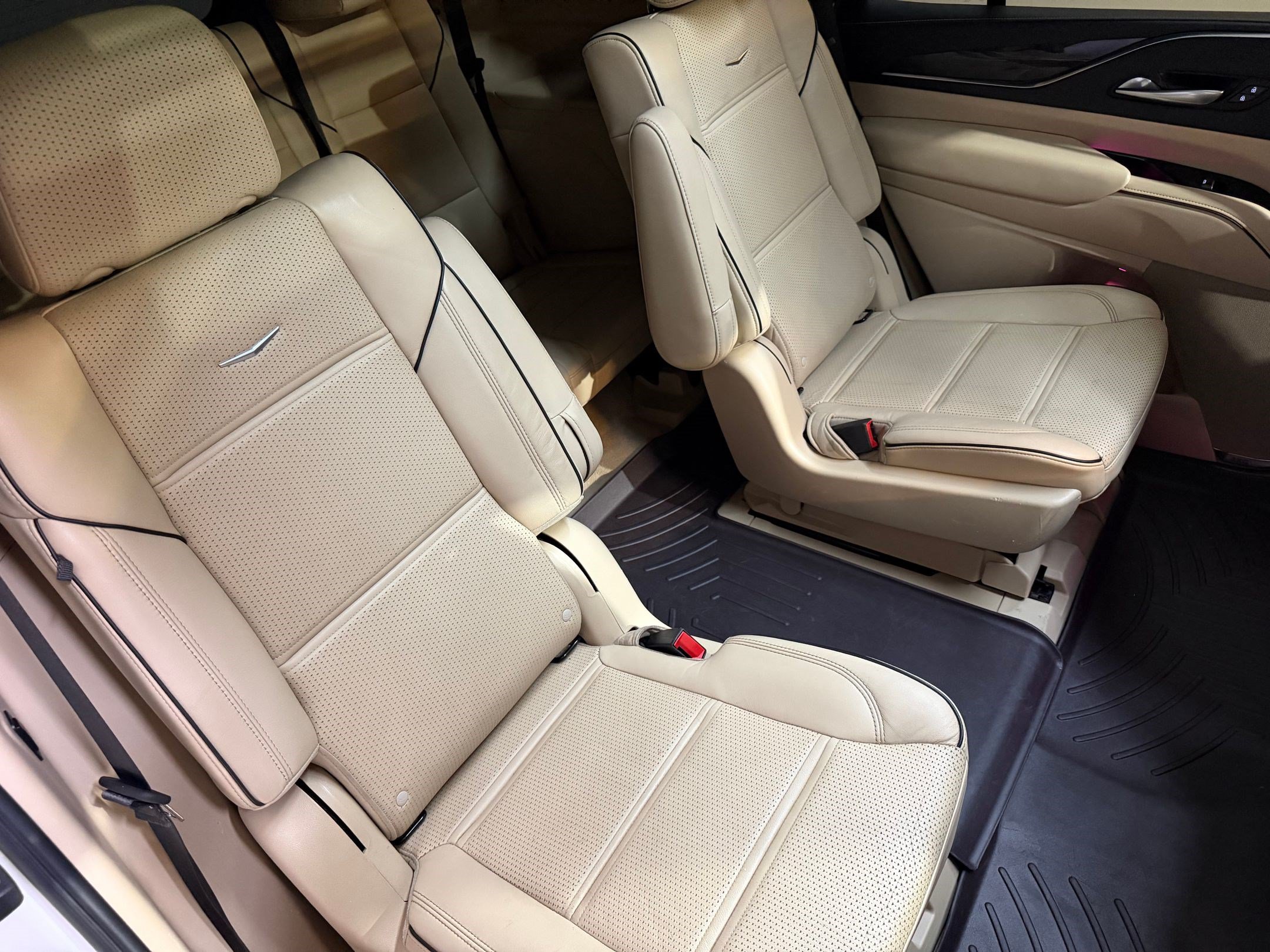 Used 2023 Cadillac Escalade Premium Luxury AWD/4WD image 53