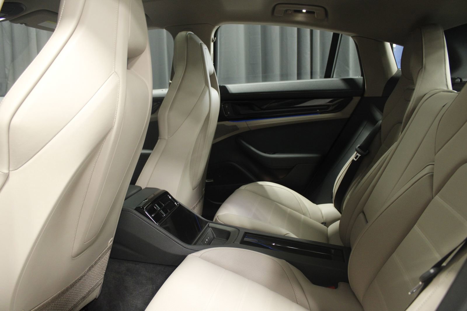 Used 2025 Porsche Panamera 4 image 44