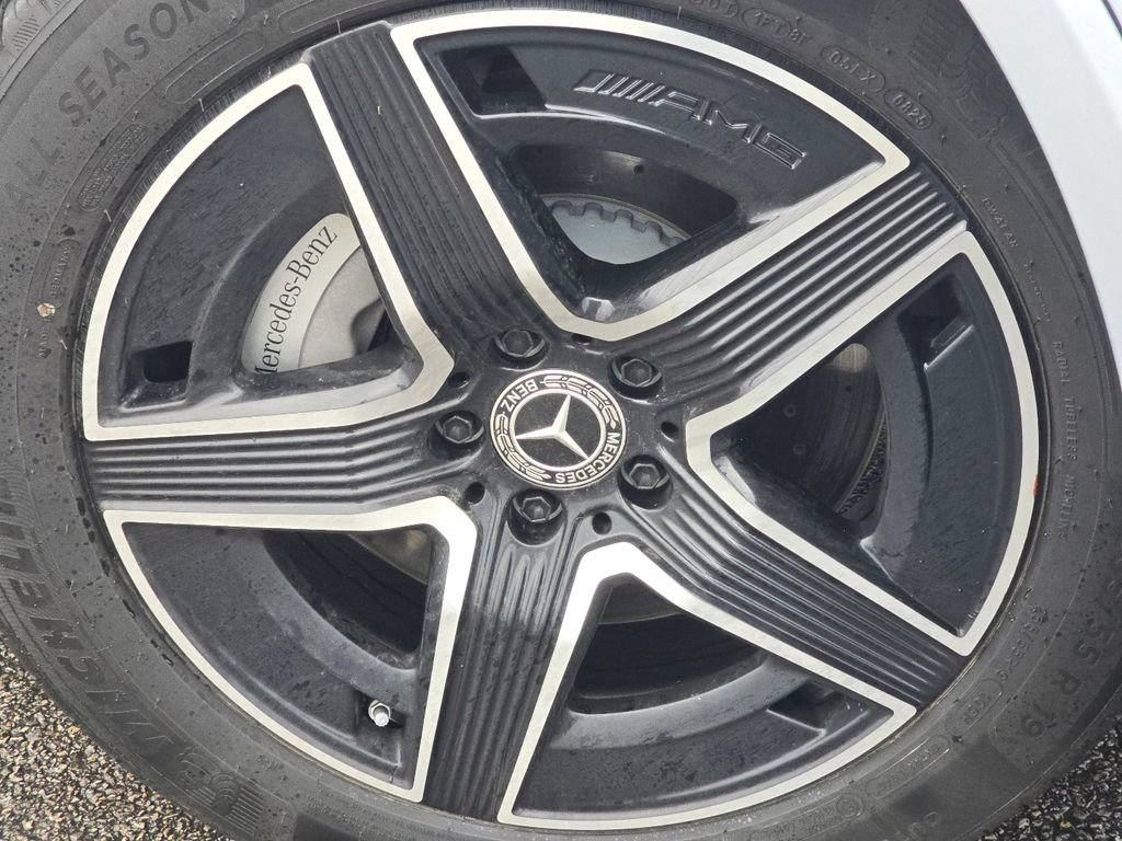 Used 2025 Mercedes-Benz GLC 300 4MATIC image 10