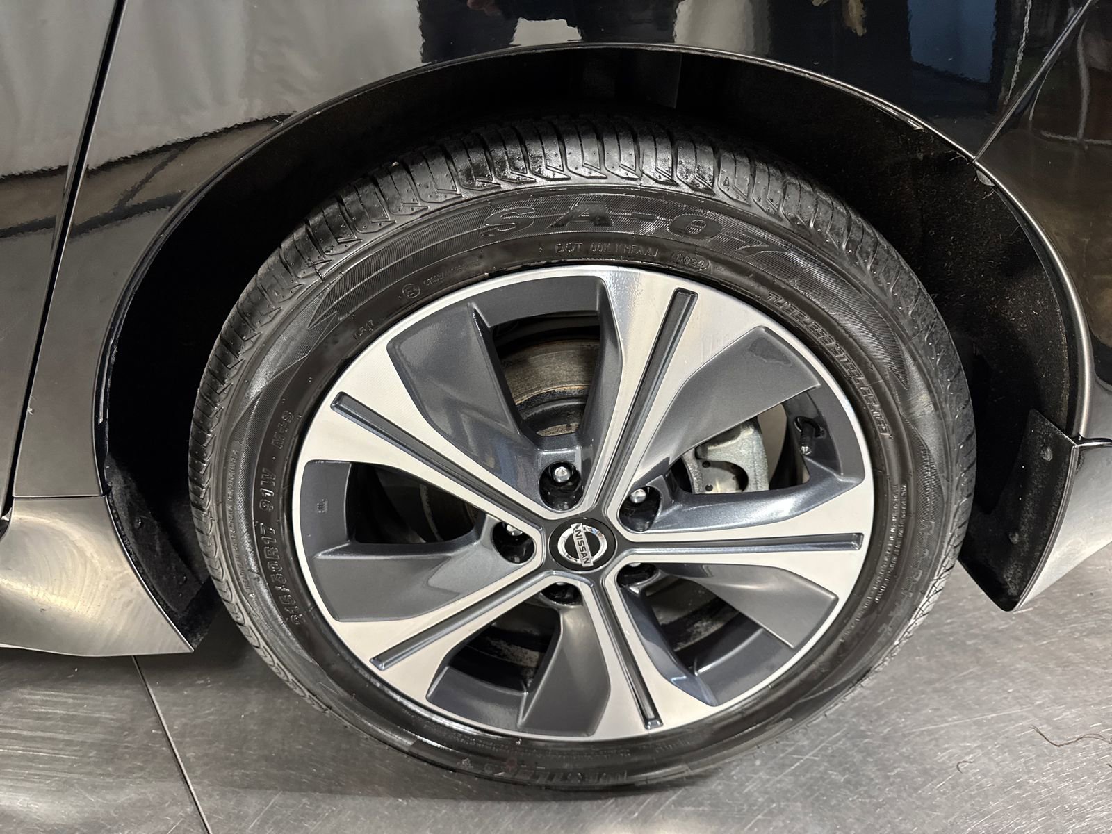 Used 2020 Nissan Leaf SV w/ SV Technology Package FWD image 12