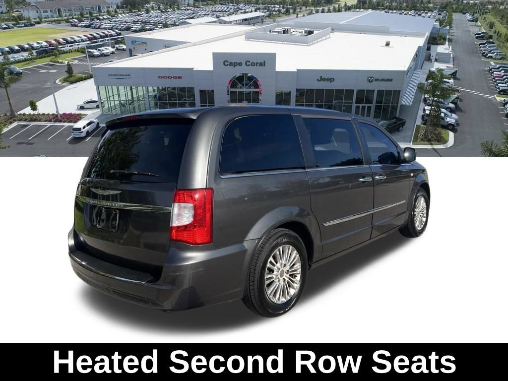 Used 2014 Chrysler Town & Country Touring-L FWD image 5