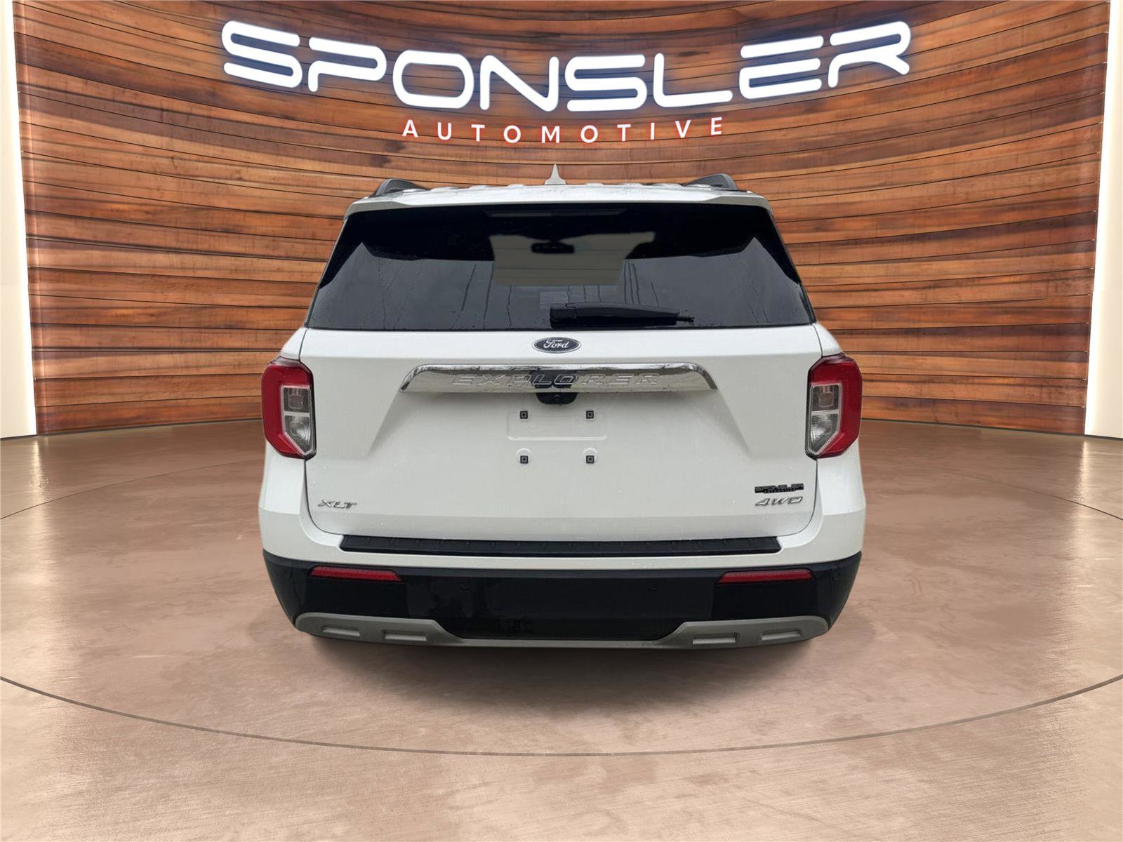 Used 2024 Ford Explorer XLT w/ Equipment Group 202A image 5