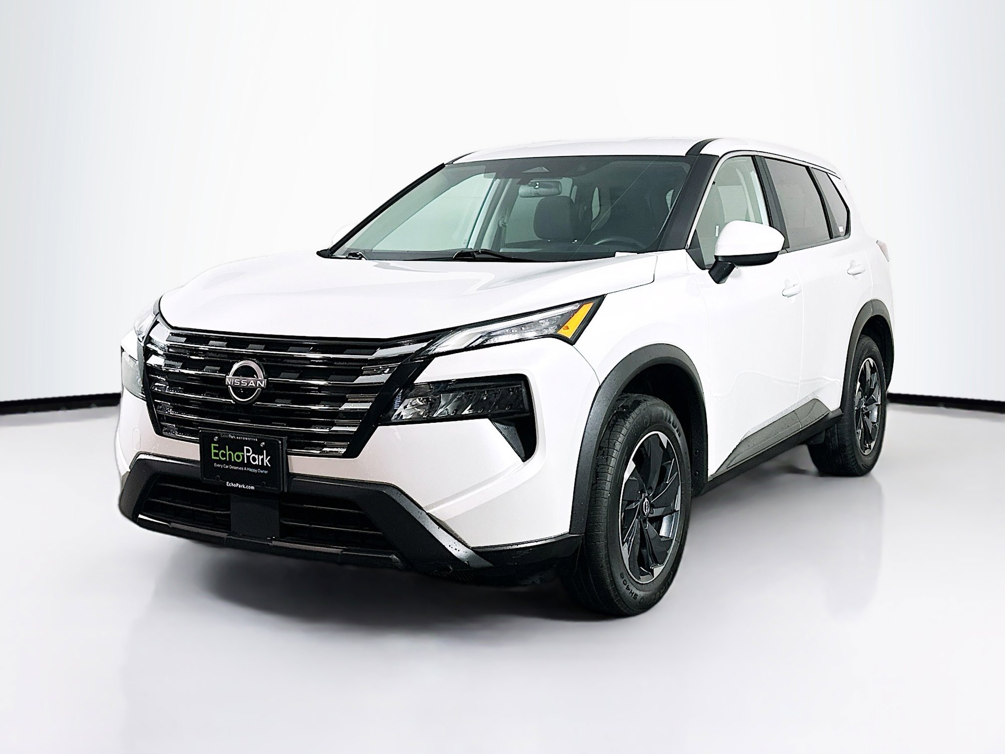 Used 2024 Nissan Rogue SV image 3