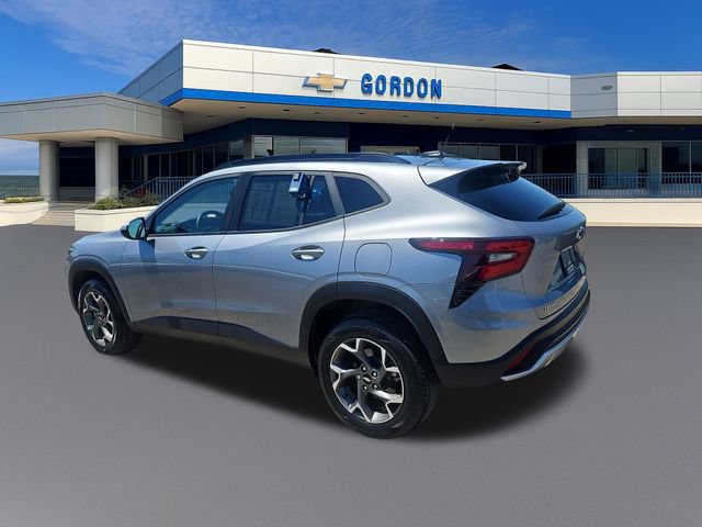 Used 2024 Chevrolet Trax LT w/ Driver Confidence Package FWD image 3