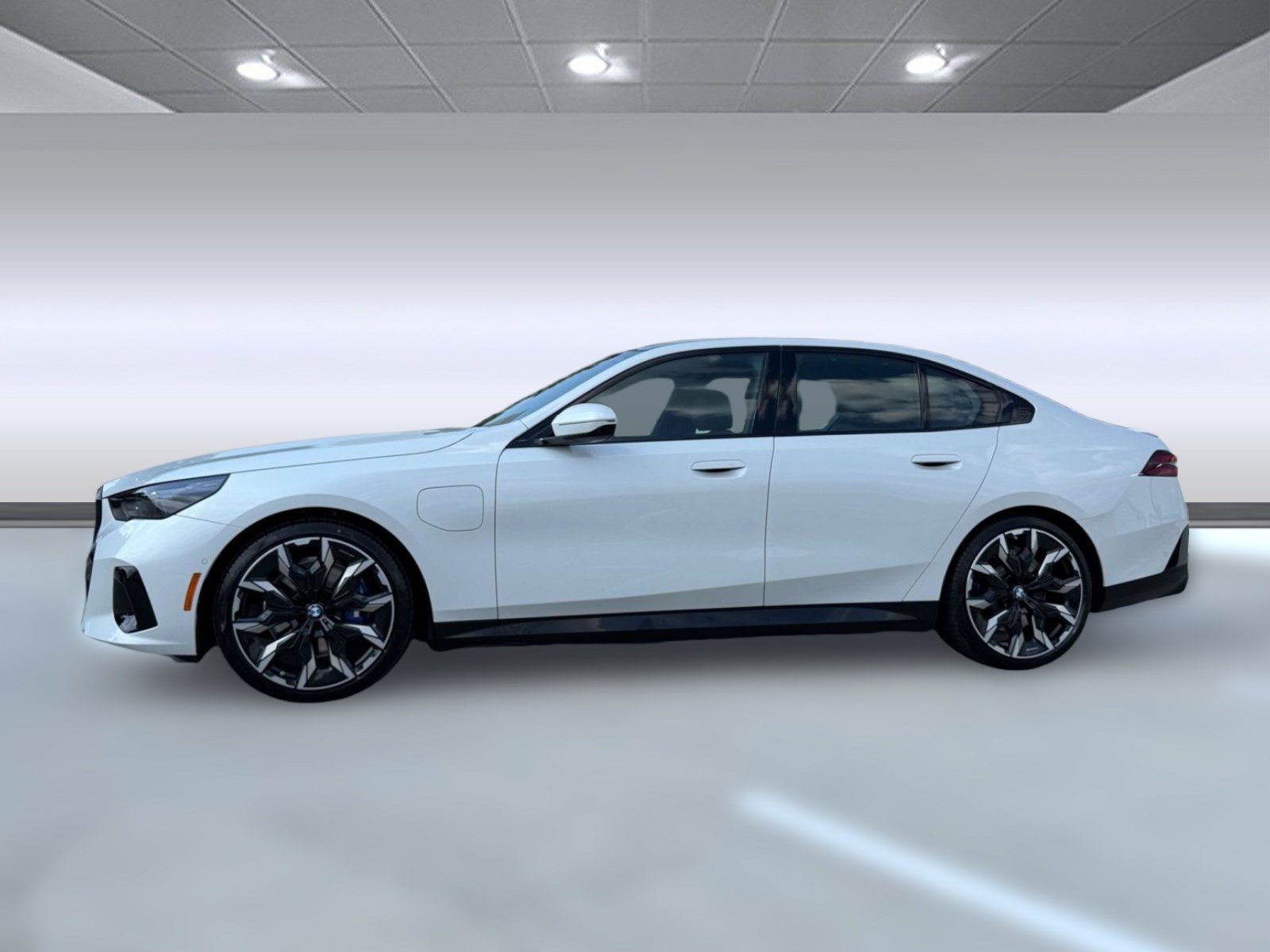 New 2027 BMW 550e xDrive AWD/4WD image 2