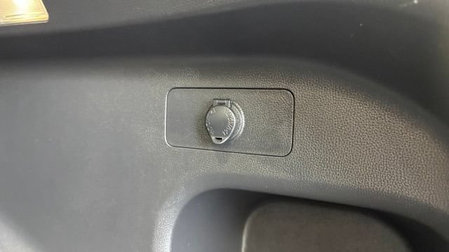 Used 2025 Toyota RAV4 XLE FWD image 5