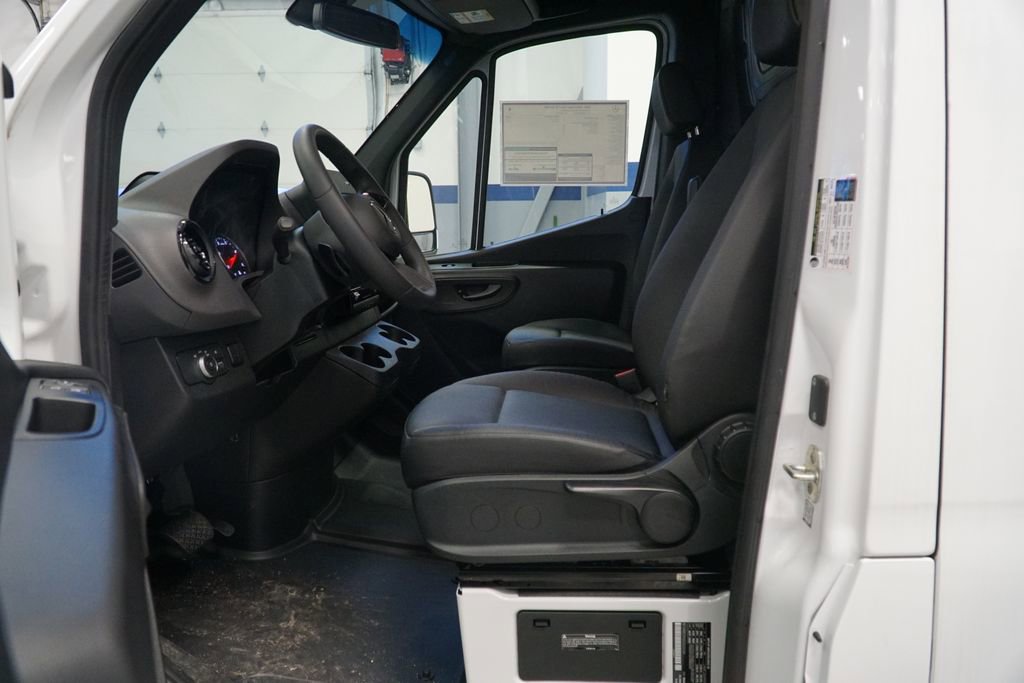 New 2025 Mercedes-Benz Sprinter 2500 image 9