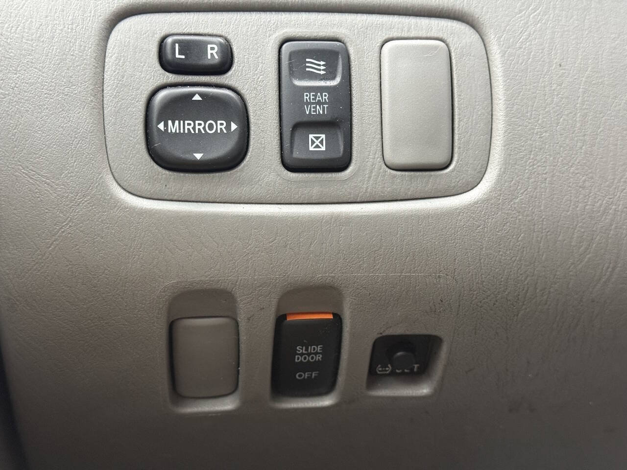 Used 2005 Toyota Sienna LE AWD/4WD image 9