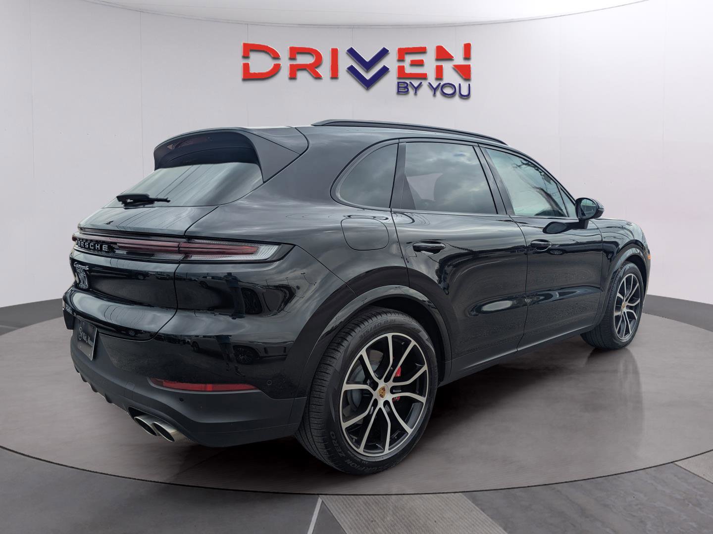 Used 2024 Porsche Cayenne S image 5