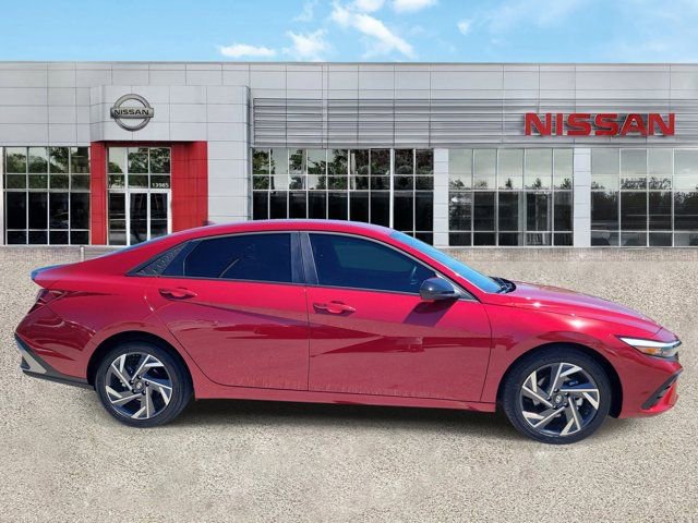 Used 2025 Hyundai Elantra Sport image 3