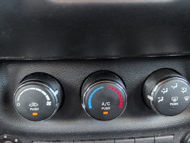 Used 2013 Jeep Wrangler Unlimited Sahara w/ Dual Top Group AWD/4WD image 18