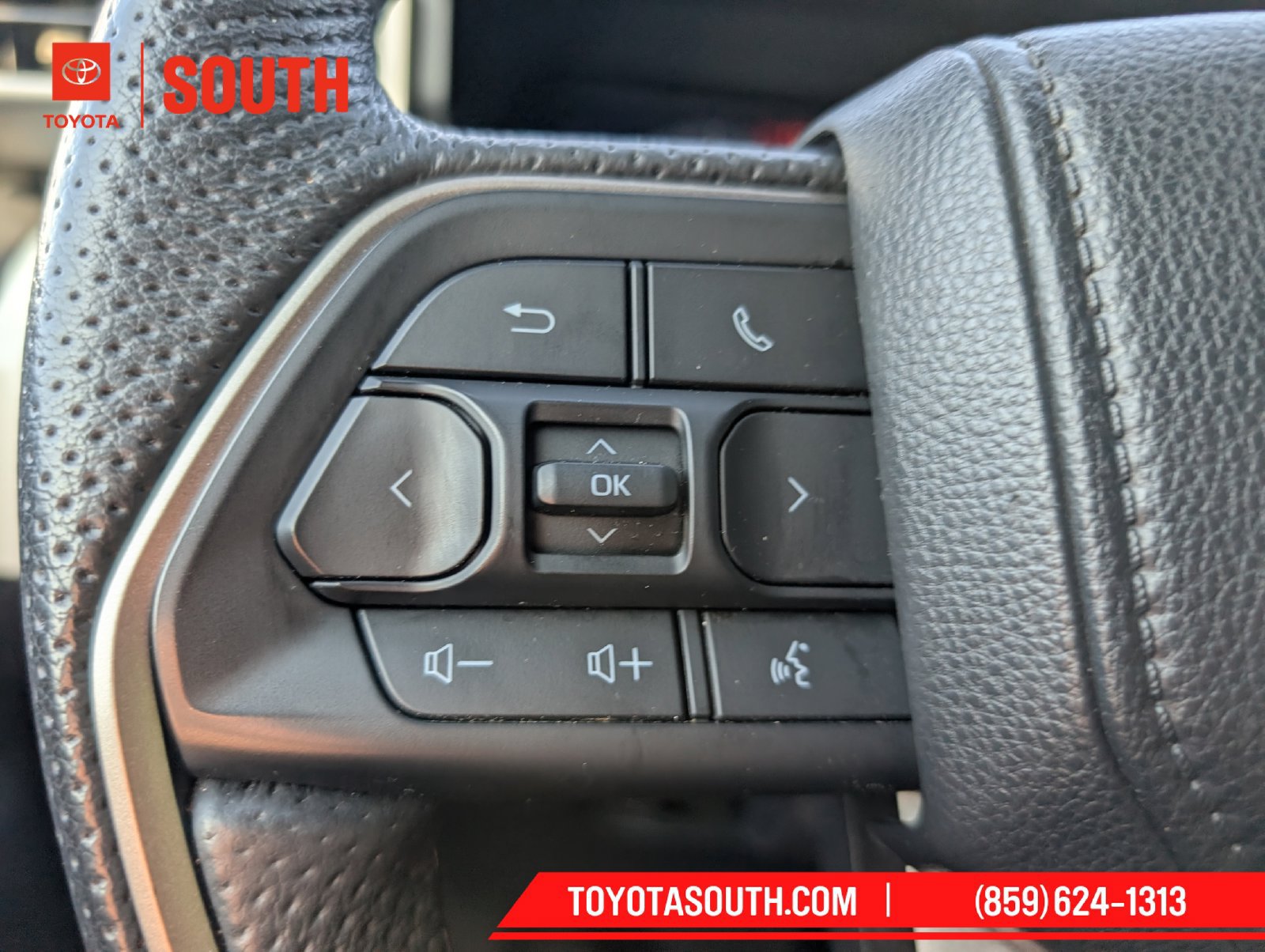 Used 2024 Toyota Tacoma TRD Off-Road AWD/4WD image 15