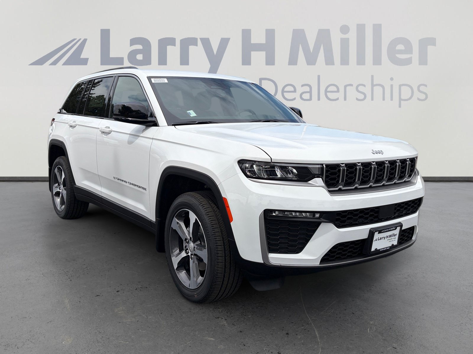 New 2026 Jeep Grand Cherokee Limited w/ Trailer Tow Package AWD/4WD image 7