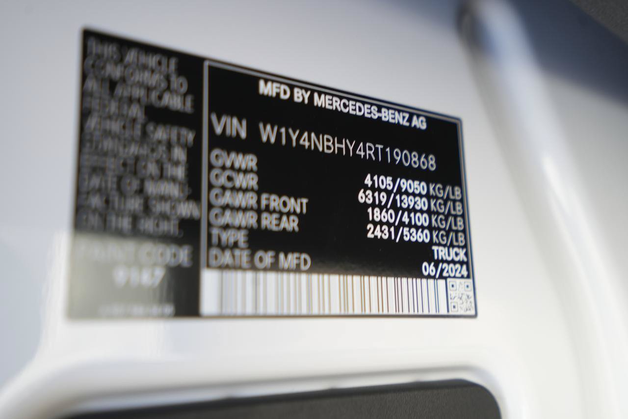 Used 2024 Mercedes-Benz Sprinter 2500 image 19