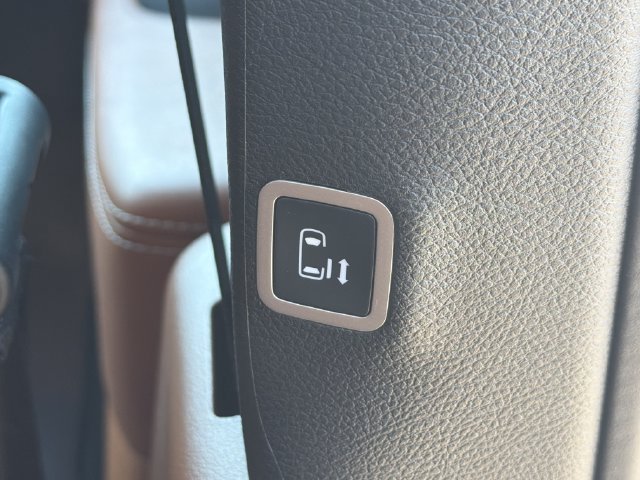Used 2026 Chrysler Pacifica Pinnacle FWD image 18