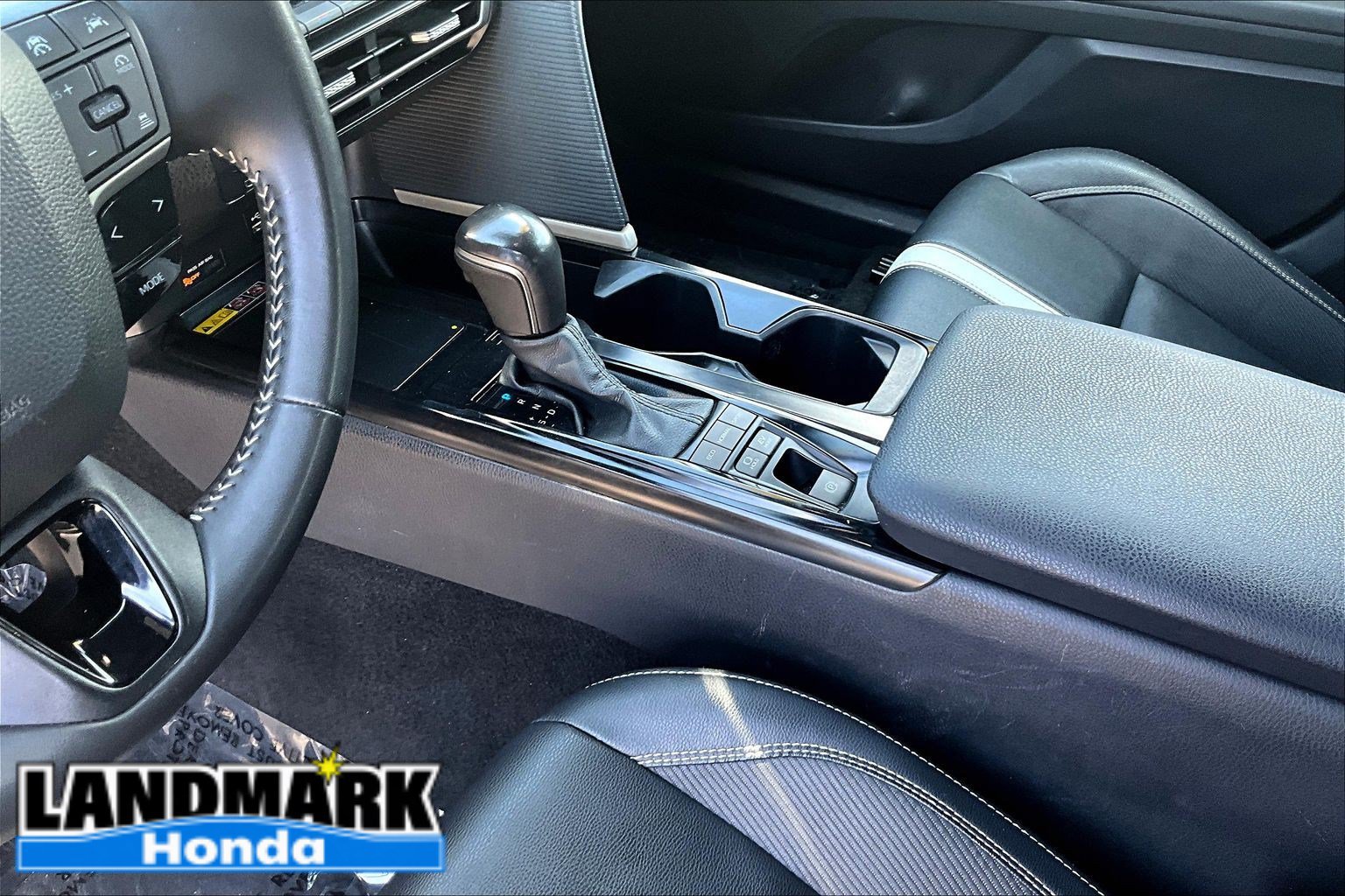 Used 2025 Toyota Camry SE FWD image 14