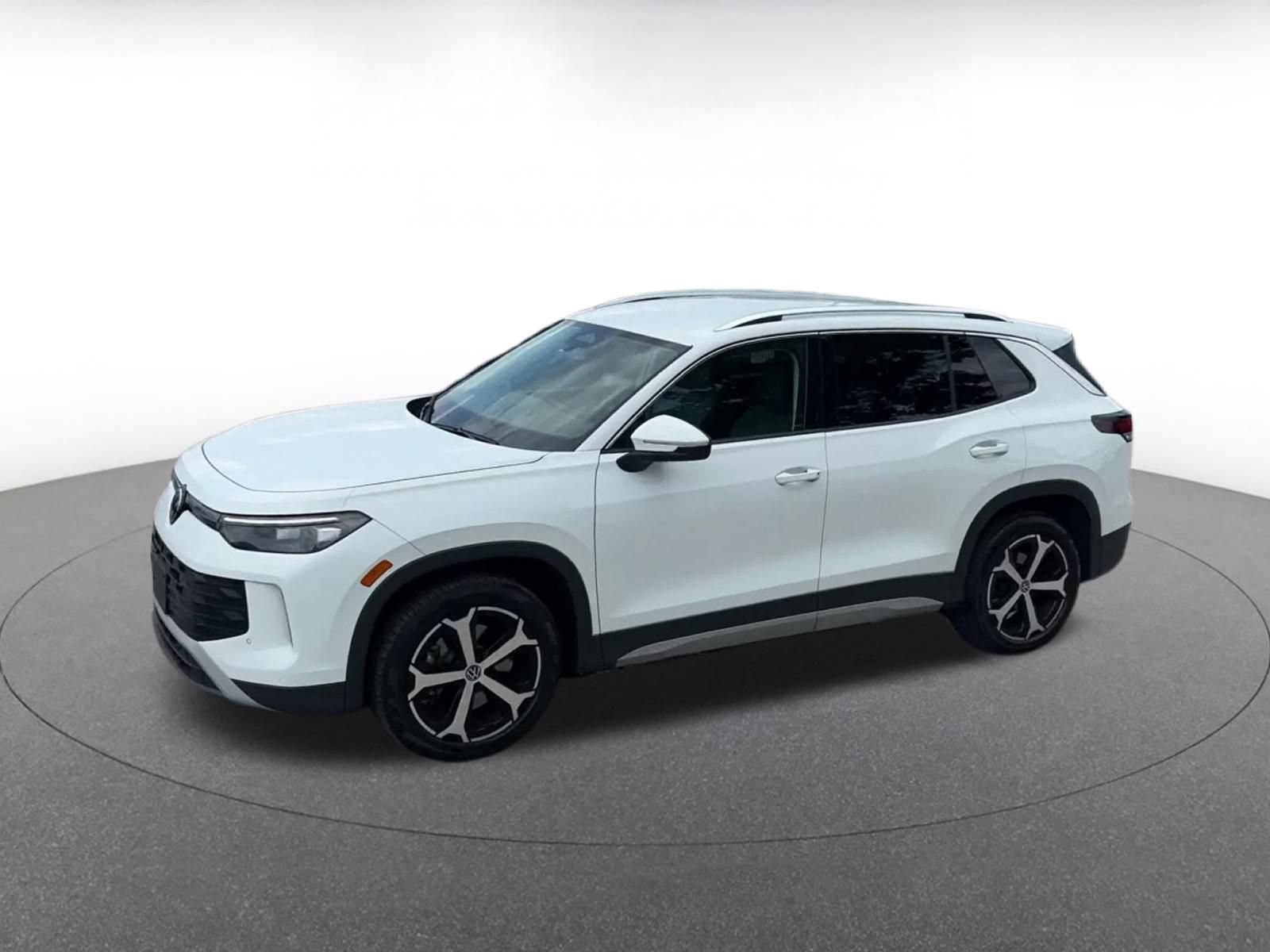 Used 2026 Volkswagen Tiguan SE AWD/4WD image 8