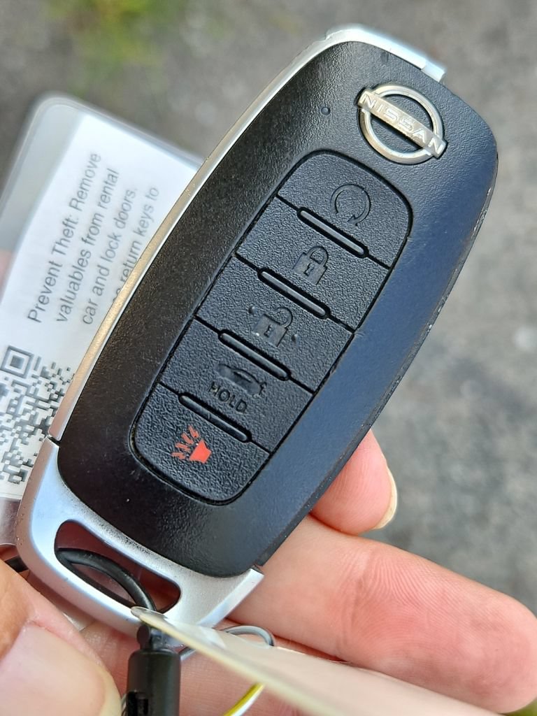 Used 2024 Nissan Versa SR FWD image 31