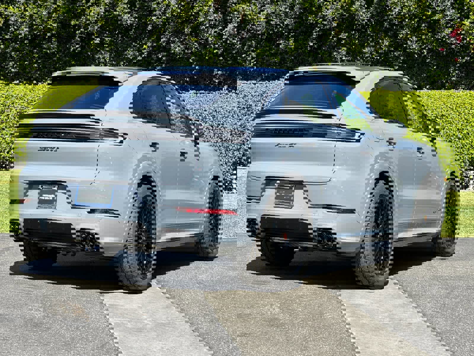 New 2026 Porsche Cayenne GTS image 8