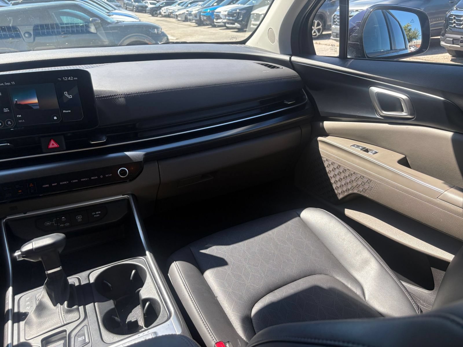 Used 2026 Kia Carnival FWD image 30