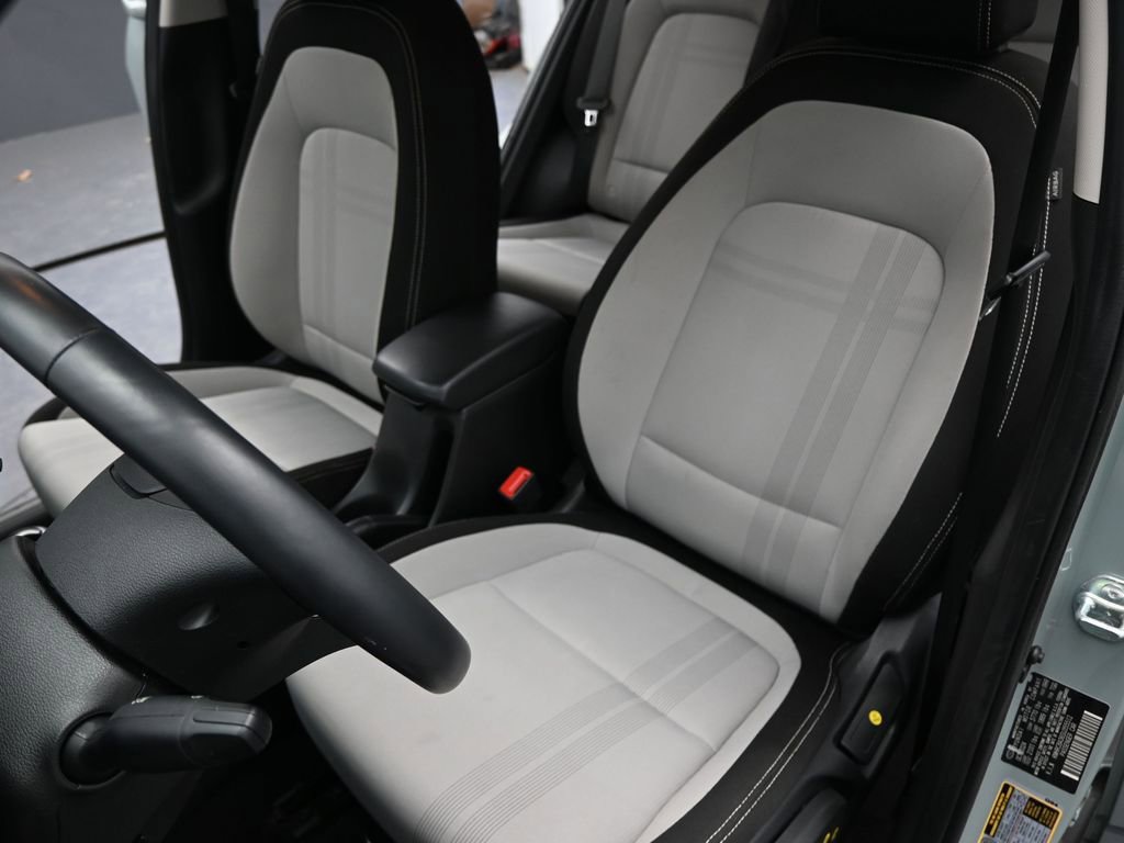 Used 2025 Hyundai Venue SEL image 9