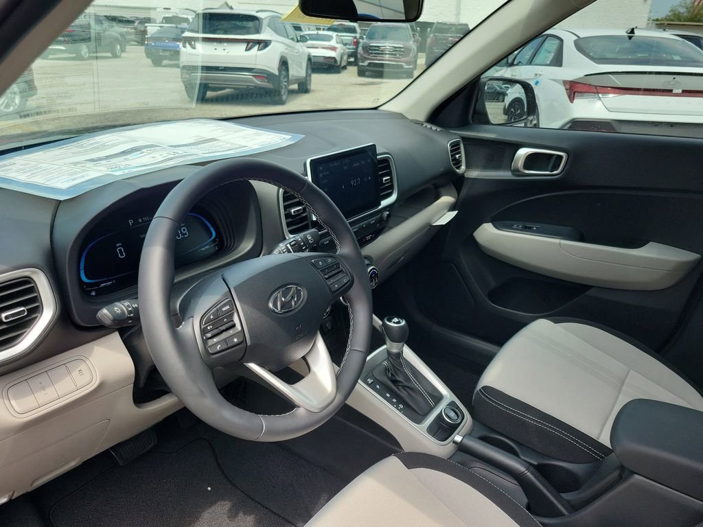 Used 2025 Hyundai Venue SEL image 9