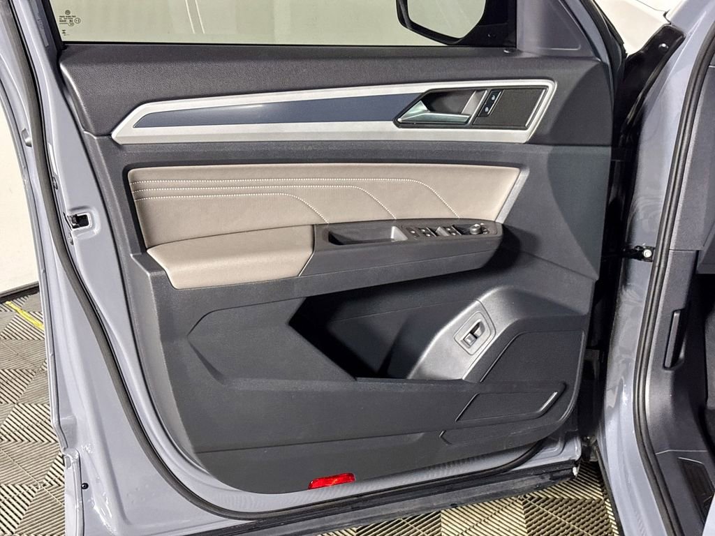 Used 2023 Volkswagen Atlas Cross Sport SEL R-Line image 10