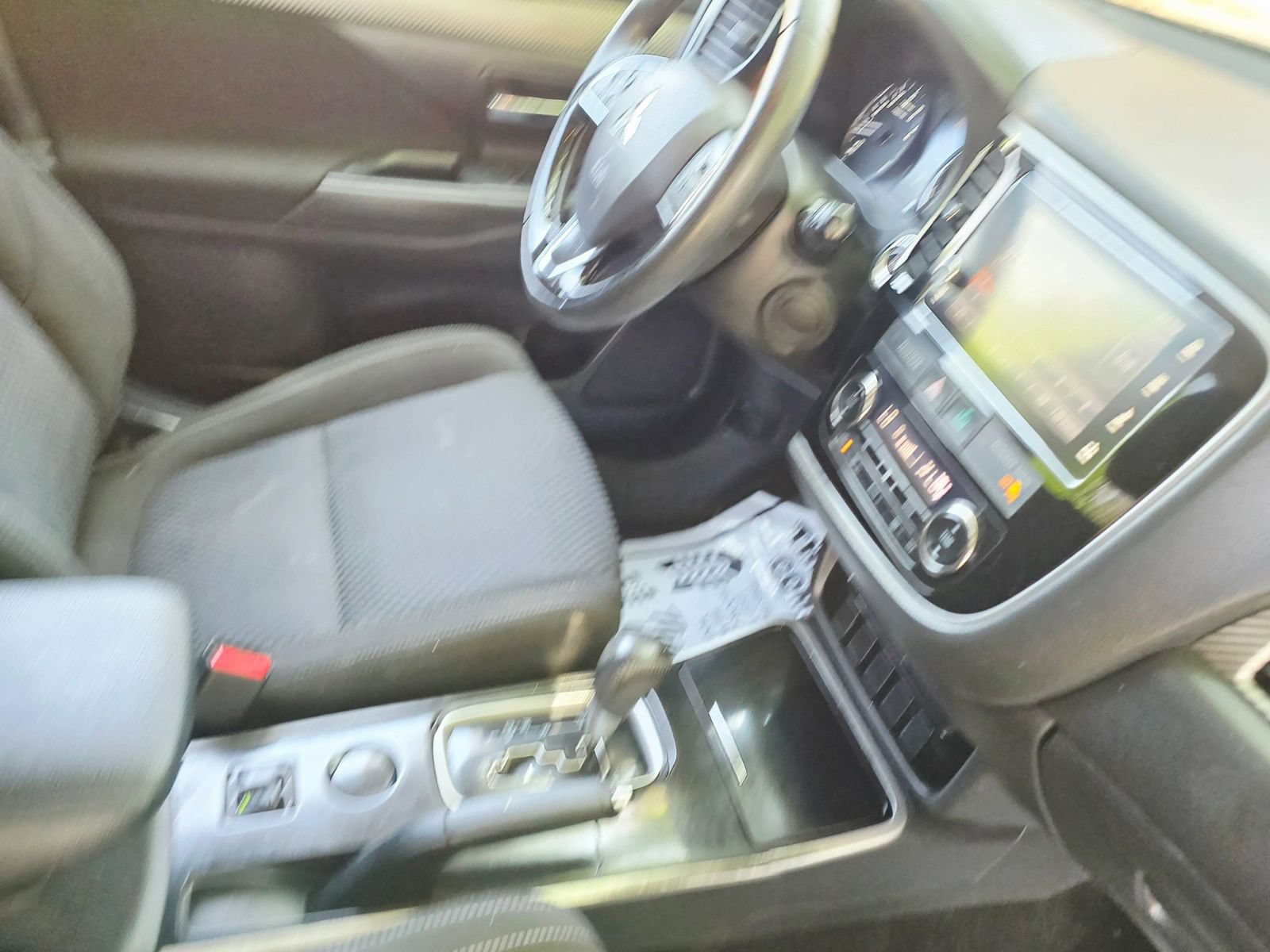 Used 2018 Mitsubishi Outlander SE FWD image 26