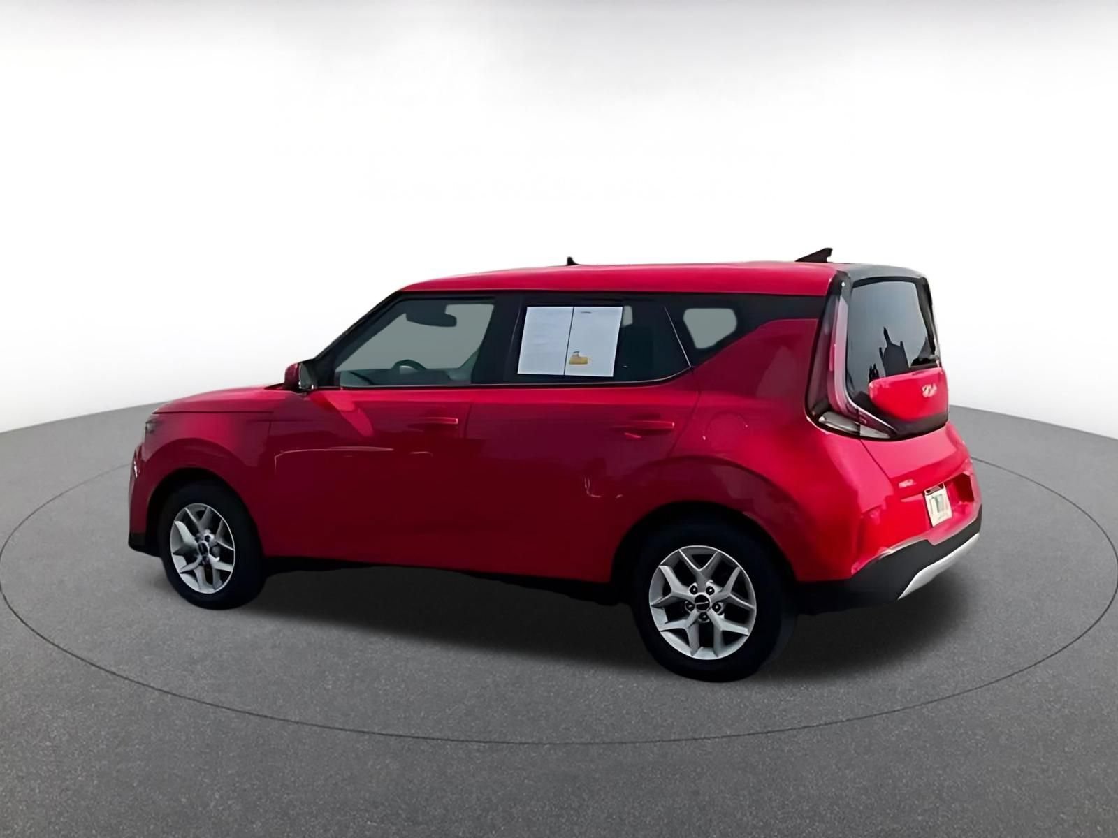 Used 2025 Kia Soul LX w/ LX Technology Package FWD image 8