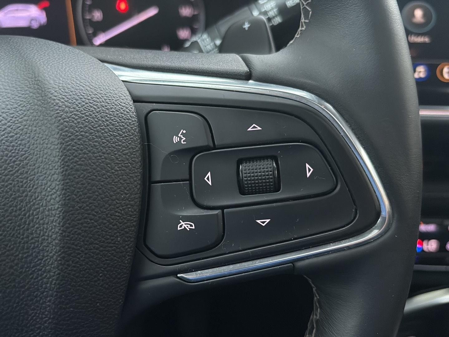 Used 2023 Buick Envision Avenir AWD/4WD image 23