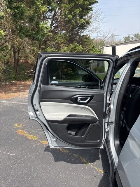 Used 2025 Jeep Compass Limited image 17