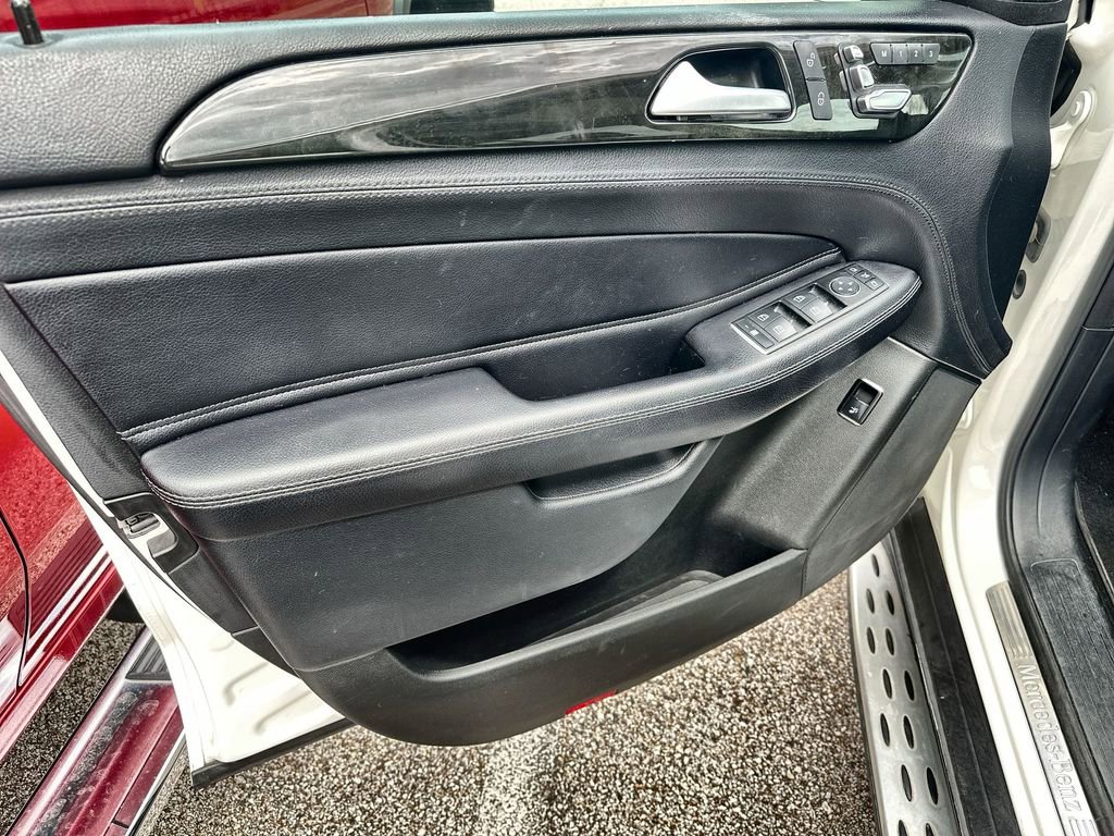 Used 2016 Mercedes-Benz GLE 400 4MATIC w/ Lighting Package image 11