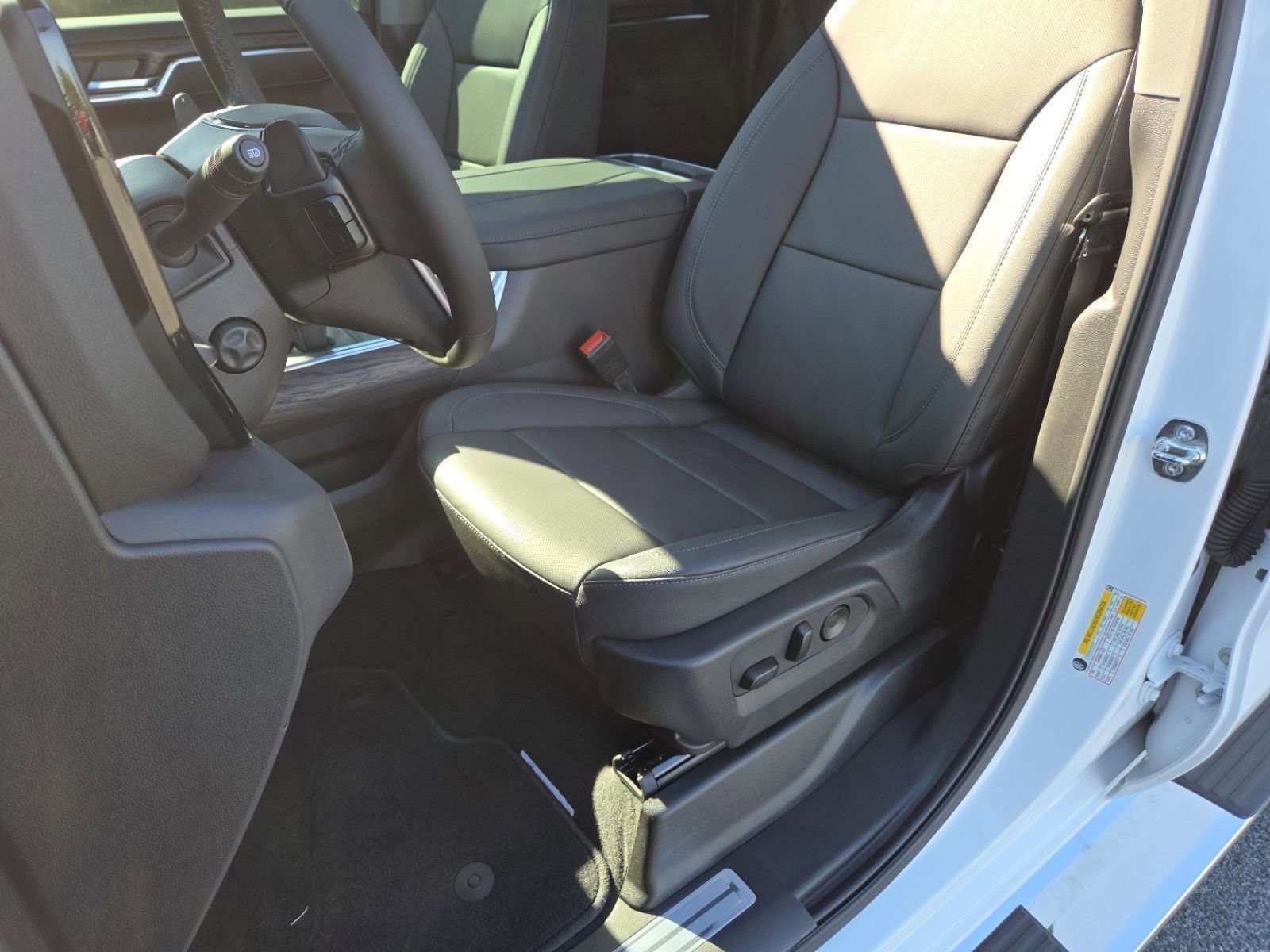 New 2026 GMC Sierra 1500 SLT w/ SLT Premium Package image 28